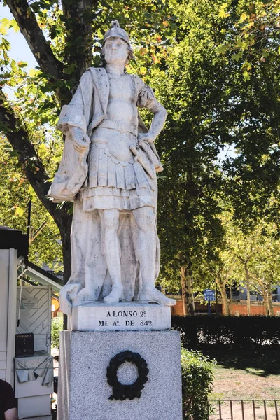 Standbeeld koning van Spanje Alonso 2 — Stockfoto