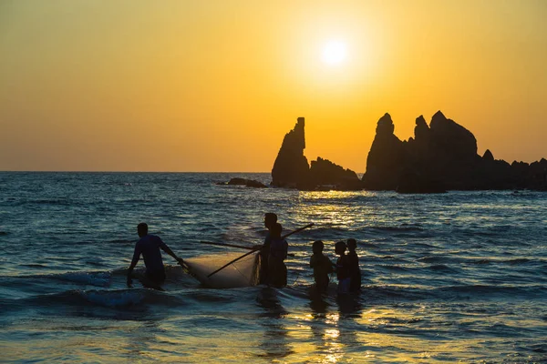 Arambol Mars 2017 Pêcheurs Sur Fond Coucher Soleil Dans Ouest — Photo