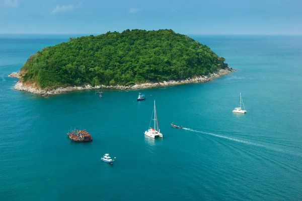 Petite Île Dans Mer Près Phuket Thaïlande — Photo