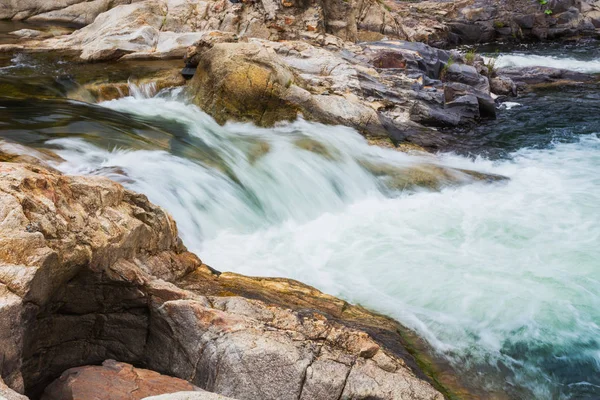 Alrededores Lugares Interés Cascada Yang Bay Vietnam — Foto de Stock