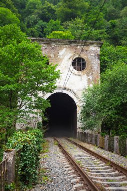 Demiryolu tüneli yeni Athos, Abhazya qurğu Psyrtsha