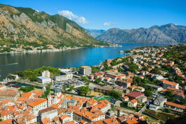 Karadağ. 27 Temmuz 2017. Kotor Körfezi ve eski kasabanın en üst manzarası. Avrupa. Karadağ