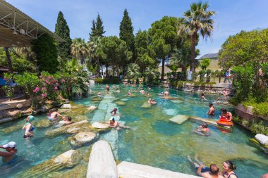 Pamukkale, Türkiye - 21 Mayıs 2017 - Termal havuz Kleopatra Pamukkale içinde