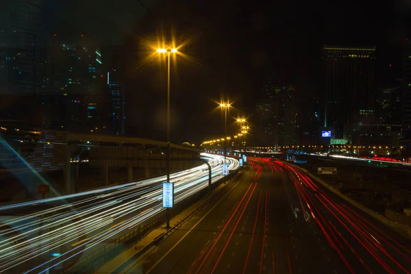 阿拉伯联合酋长国 在迪拜码头的夜生活 阿拉伯联合酋长国 2012 迪拜是 2002 2008年年间世界发展最快的城市 — 图库照片
