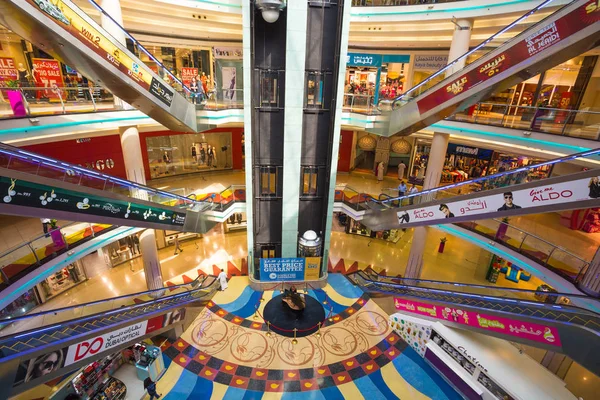 Центральний базар мега mall Шарджі — стокове фото