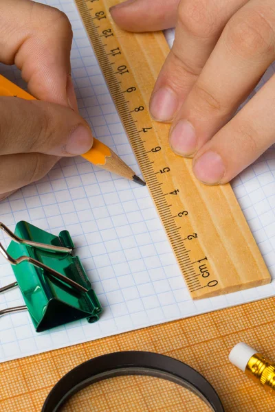 Draftsman draws on a ruler — Stock Photo, Image