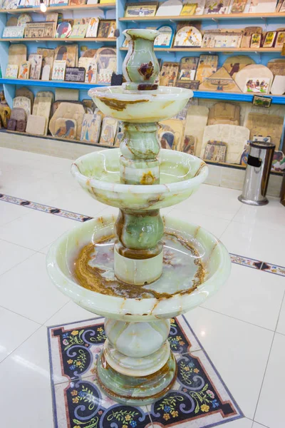 Showcase in de winkel met Egyptische souvenirs — Stockfoto