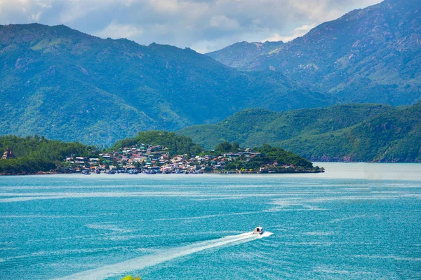 Jeden z ostrovů nedaleko Nha Trang ve Vietnamu — Stock fotografie