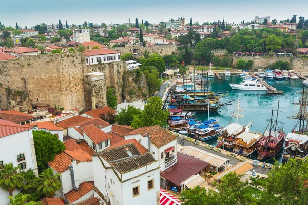O porto antigo da cidade velha de Antalya — Fotografia de Stock