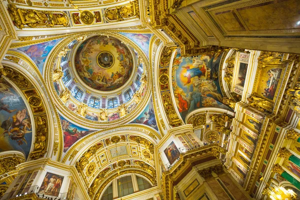 Intérieur et arches de la cathédrale Saint-Isaac — Photo