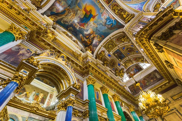 Interior and arches of St. Isaac's Cathedral — Stock Photo, Image