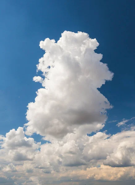 Der Hintergrund Des Himmels Mit Wolken — Stockfoto