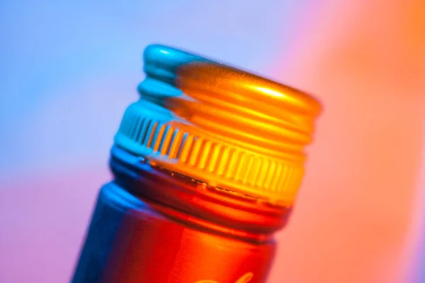 Collo Della Bottiglia Nella Luce Colore — Foto Stock