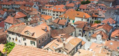 Karadağ. 27 Temmuz 2017. Kotor Körfezi ve eski kasabanın en üst manzarası. Avrupa. Karadağ