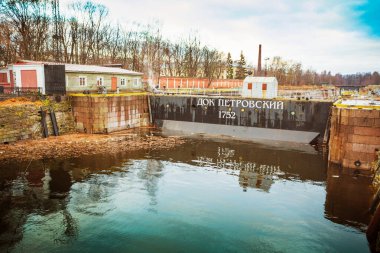 Kronshtadt. 14 Kasım 2017. Petrovsky rıhtımı 1752 'de Büyük Peter tarafından Kronshtadt' da Kotlin adasında inşa edildi.