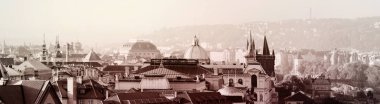 Sabah panoramik Prag. Tarihi ve modern, Merkezi Avrupa, mimari olarak benzersiz Avrupa şehri, turistler için çekici bir zengin tarihi ile güzel bir şehir. Tatil, Avrupa, tarih, tarihi kent, kültür. Filtre eklendi