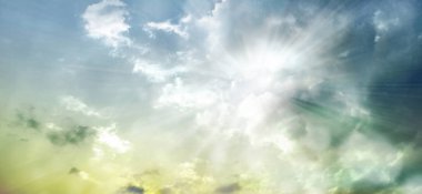 Yaz sezonu renkli, renkli bulutlar ile dramatik günbatımı gökyüzü. Afiş, arka plan, Drama, Twilight, renkli.