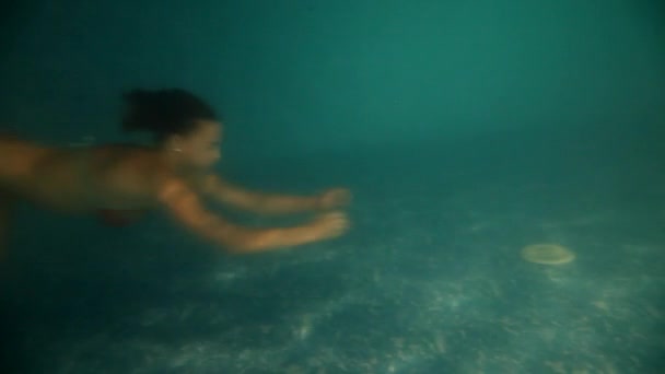 Belle Fille Est Sous Eau — Video