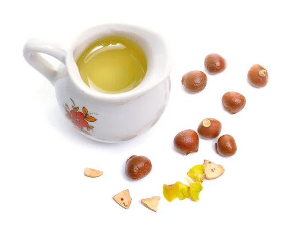 Frutta secca di Staphylea, o cistifellea con olio. Isolato su dorso bianco — Foto Stock