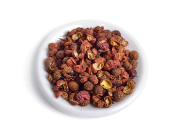 Sichuan biber, Sichuan biber, Szechuan biber veya beyaz arka plan üzerinde izole Szechuan biber.