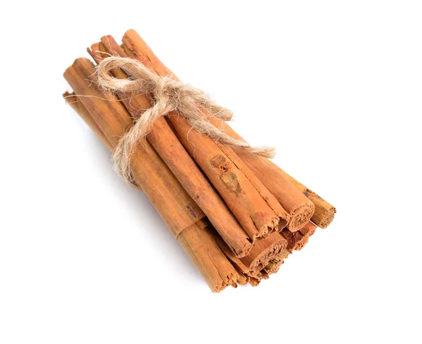 Palitos de canela de Sri Lanka aislados sobre fondo blanco — Foto de Stock