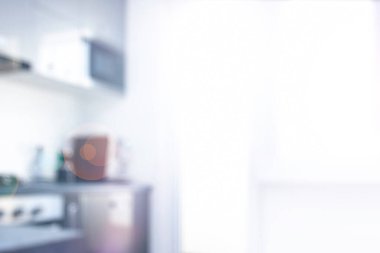 Modern ışıklandırılmış bulanık mutfak. Sağ taraf kopya ya da model yerleştirmek için yapılır