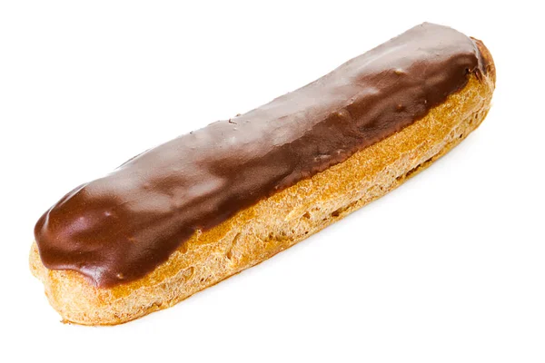 Sabrosa Eclair Con Crema Chocolate Aislado Sobre Fondo Blanco — Foto de Stock