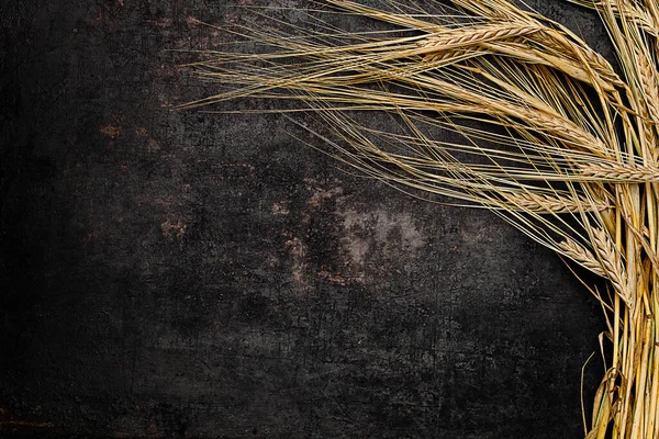 Пшеничні Житні Вуха Лежать Старому Сільському Тлі — стокове фото