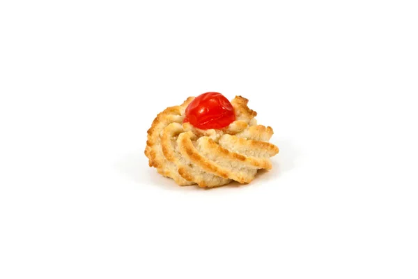 アーモンド ペースト ビスケット シチリア島の元イタリア菓子の製品です 砂糖漬けのチェリーとホワイト バック グラウンド コンテンポラリに分離された単一のビスケット — ストック写真