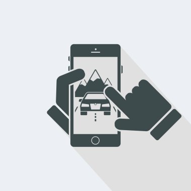Akıllı telefon sayfasında dağlar yol gezisi sürücü