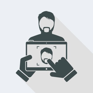 Tablet bir sakallı adam bir fotoğraf çekmek