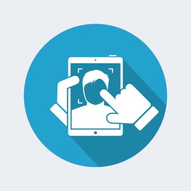 Tablet adam bir fotoğraf çekmek