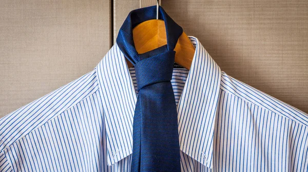 イタリアのファッション ビジネス シャツ 古典的な Dresscode ビジネス旅行の準備 — ストック写真