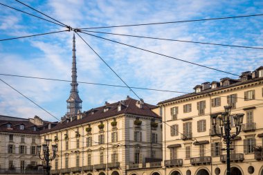 Mole Antonelliana, Turin, Piazza Vittorio Veneto (Vittorio Veneto Meydanı), şehrin en şık meydanında birini ana landmark görünümünü.