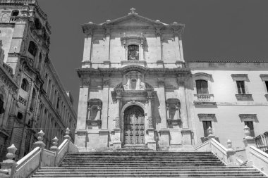 San Francesco Noto şehir neredeyse 1693 depremle yıkıldı yaptırılmış birçok yeni kilise biridir. Barok tarzı