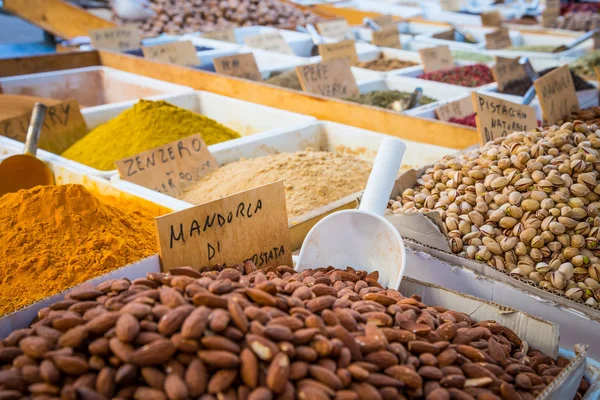 Siracusa Sicilia Italia Detalle Del Tradicional Mercado Local Pistachos Almendras —  Fotos de Stock