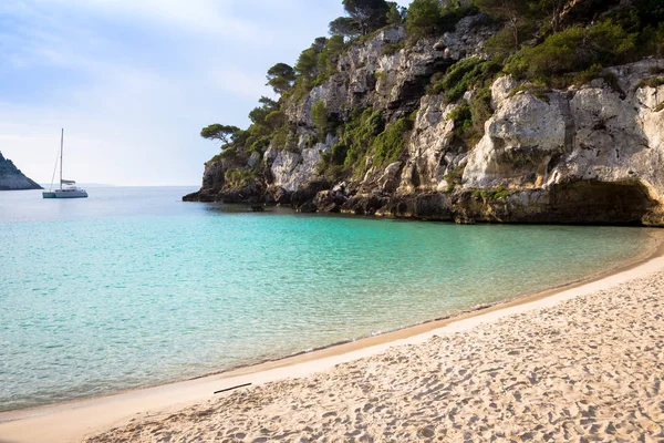 Menorca スペイン 2018年6月29日 その日の最初の時間の間にメノルカで最も美しいビーチ 夏の季節 — ストック写真