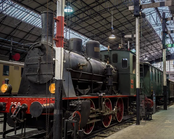 İtalyan Buhar lokomotif ayrıntı, Costruzioni Elettro Meccaniche di Saronno, 1883 tarafından bult. 1952'de ne zaman elektrik motorları kullanılmaya başlanan hizmetinden çekildi.