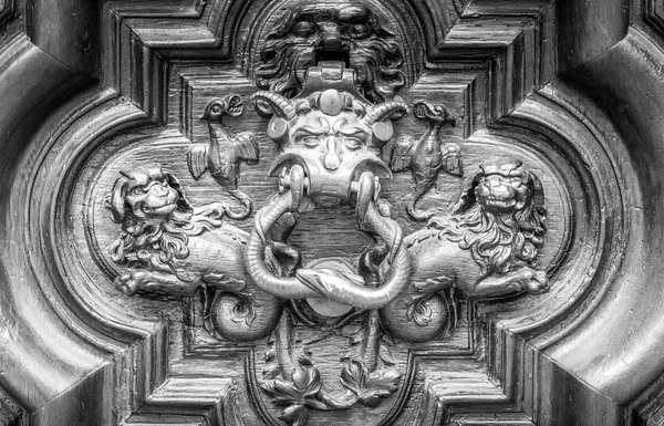 Деталь Двери Дьявола Турине Италия Лозанна Виа Витторио Алфиери Датированная — стоковое фото