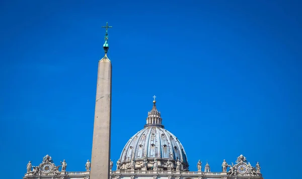 Detalle Basílica San Pedro Con Fondo Azul Del Cielo Para — Foto de Stock