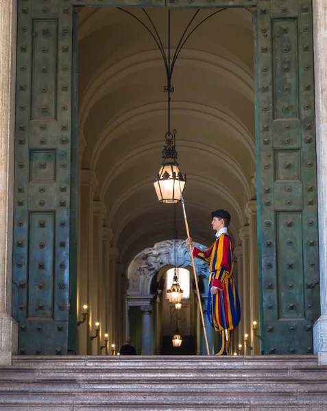 Roma Estado Vaticano Agosto 2018 Guarda Suíça Pontifícia Entrada Estado — Fotografia de Stock