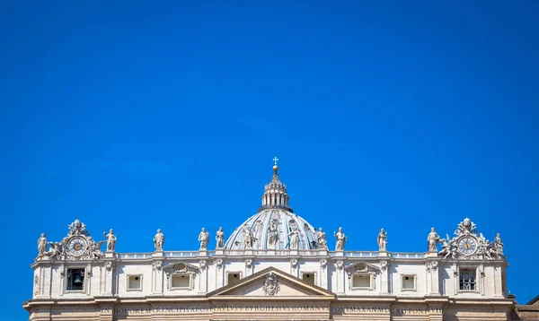 Detalle Basílica San Pedro Con Fondo Azul Del Cielo Para —  Fotos de Stock