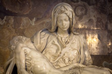 Roma, Vatikan Devleti - 28 Ağustos 2018: Pieta di St. Peter Bazilikası Roma'da bulunan Michelangelo (yazık), 1498-1499,