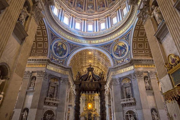 Sint Pietersbasiliek Vaticaanstad Rome Interieur Met Detail Van Koepelversieringen — Stockfoto