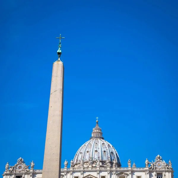 Peter Basilica Detail Blue Sky Background Copy Space Rome Vatican — Stock Photo, Image