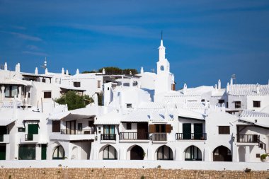 İspanya 'nın Menorca kentindeki Binimiquer Vell (Binimiquer köyü). Prestij turizmi için inanılmaz bir seyahat yeri..