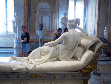 ROME, ITALY - 24 AĞUSTOS 2018: Antonio Canova 'nın Pauline Bonaparte heykelinin ayrıntıları, Villa Borghese' deki başyapıtı