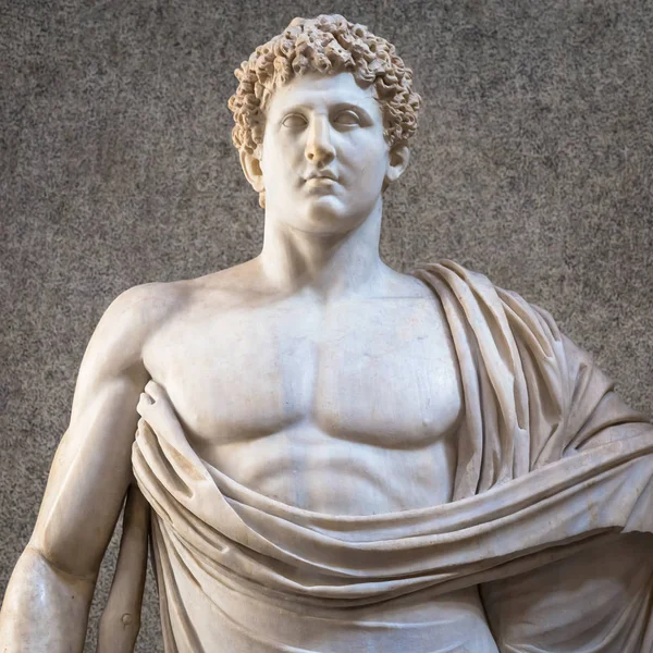 Cópia Antiga Estátua Mármore Com Peito Sensual Pregado Interpretação Romana — Fotografia de Stock