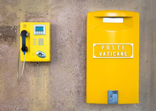 Roma Estado Vaticano Agosto 2018 Detalle Del Tradicional Buzón Amarillo — Foto de Stock