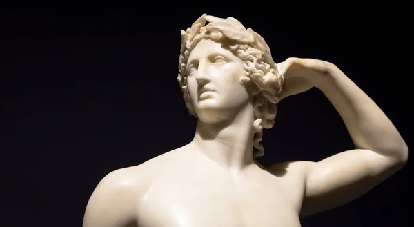 ミラノ イタリア 2020年6月 古代の彫刻アポロ クラウイング自身 1782 アントニオ カノーヴァの傑作 インテサイタリア博物館 — ストック写真